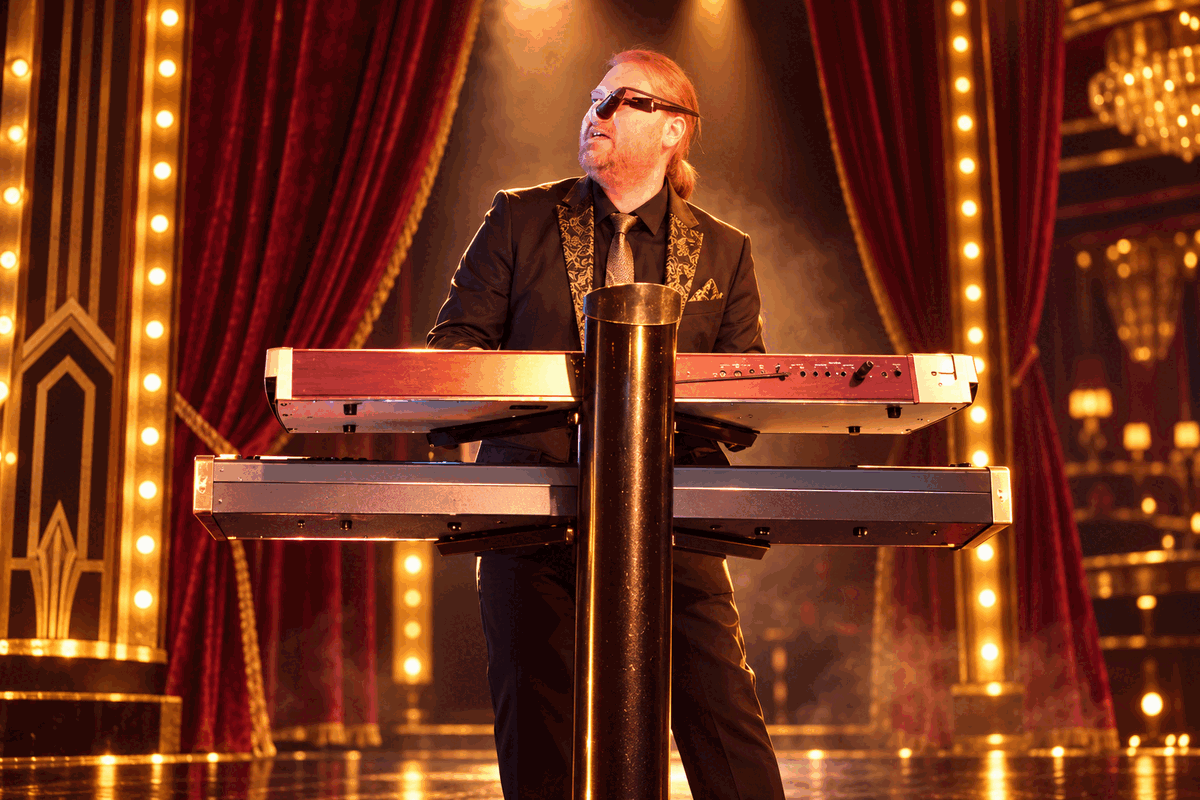 Sven alias Heinrich am Keyboard im Las-Vegas-Stil